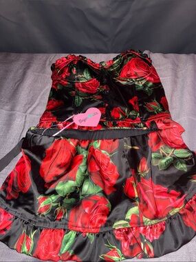 SugarDollz Black Satin Rose Print Bustier Skirt Set - Red & Green Roses